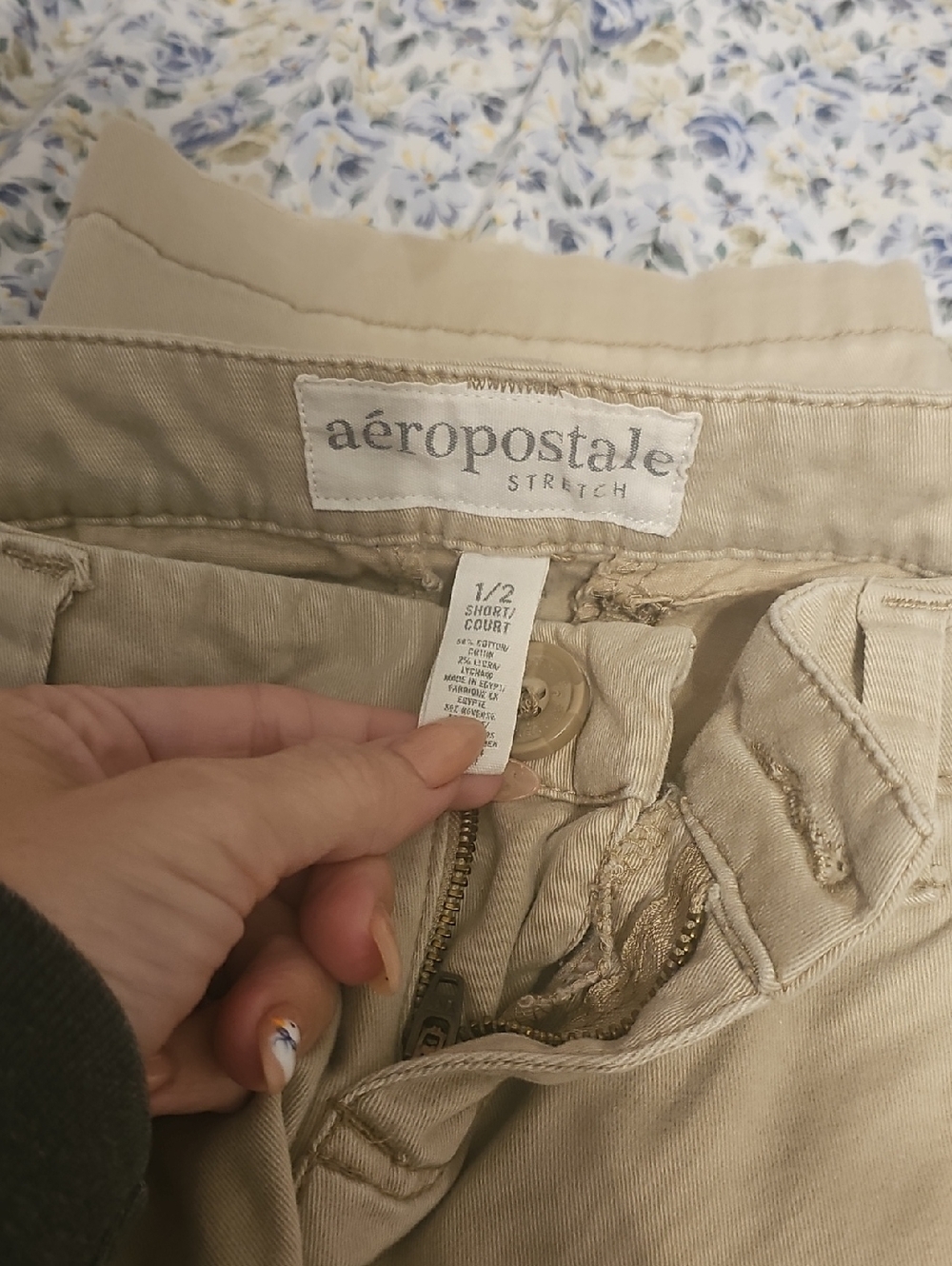 aéropostale Stretch Shorts in Beige